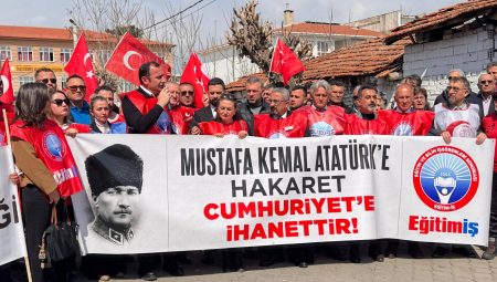 Cumhuriyetçi Öğretmeni Hedef Gösterenlere Teslim Olmayacağız!